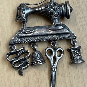Sewing Machine Brooch